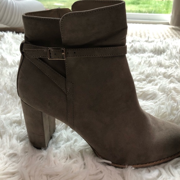 NWOT Banana Republic suede booties - Picture 3 of 4